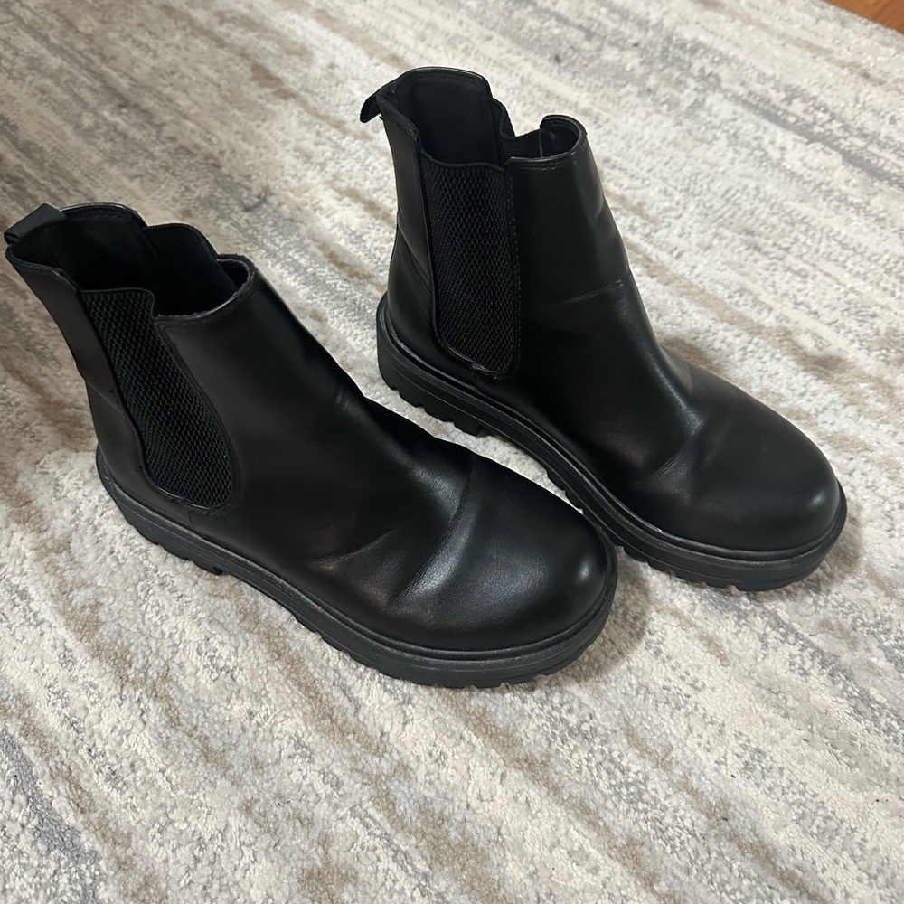 Lightly used black Soda Chelsea boots